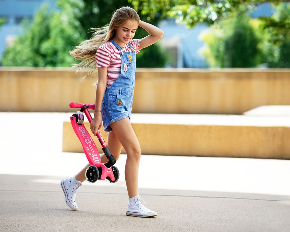 Maxi Micro Deluxe Foldable - קורקינט מתקפל לילדים עם גלגלי לד